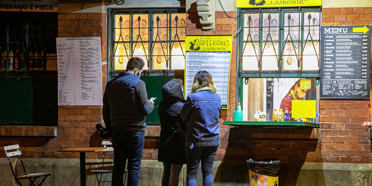 Biznes gastronomiczny ma dość "nieudolności rządu" i niezrozumiałych decyzji, dlatego bierze sprawy w swoje ręce i powołuje własną inicjatywę - dowiedział się Business Insider Polsak