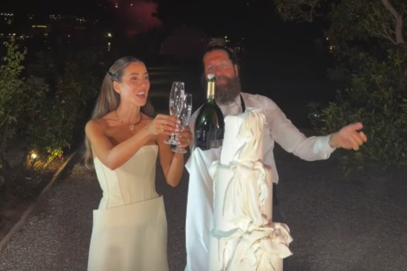Torta na 4 sprata, vatromet iznad jezera i NAJSKUPLJI ŠAMPANJAC Svi detalji venčanja Tamare Kalinić i Italijana Filippa:  Kadrovi kao iz bajke