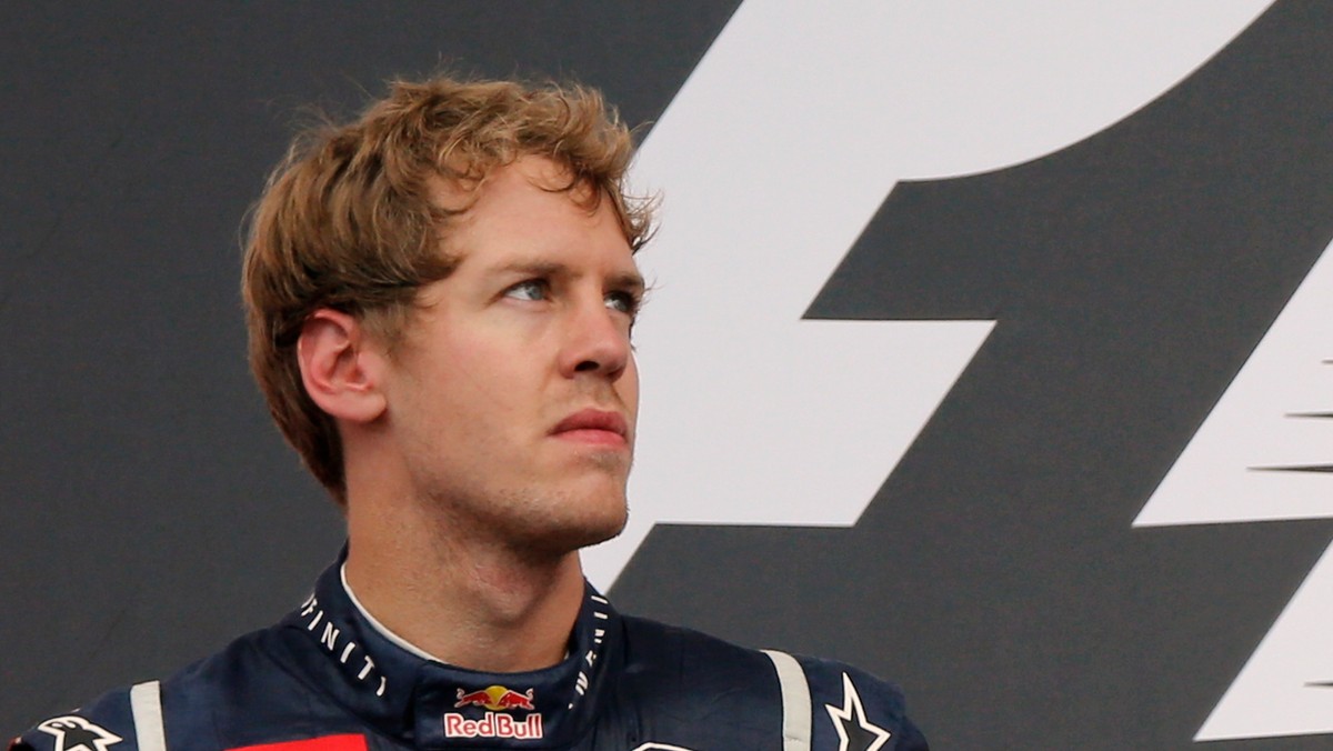 Broniący mistrzowskiego tytułu zespół Red Bull musiał przed Grand Prix Węgier zmodyfikować oprogramowanie sterujące pracą jednostek napędowych. Sebastian Vettel i Mark Webber uważają, że zaostrzone przez FIA przepisy nie przeszkodzą w walce o czołowe pozycje, ale w piątkowych treningach obaj zajęli dalsze pozycje.