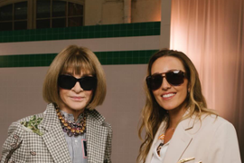 Jelena Đoković RAME UZ RAME sa Anom Vintur u Parizu: Jeca obukla SAKO koji ozbiljno preti da ugrozi VELIČANSTVENOST Novakove jakne sa US Opena