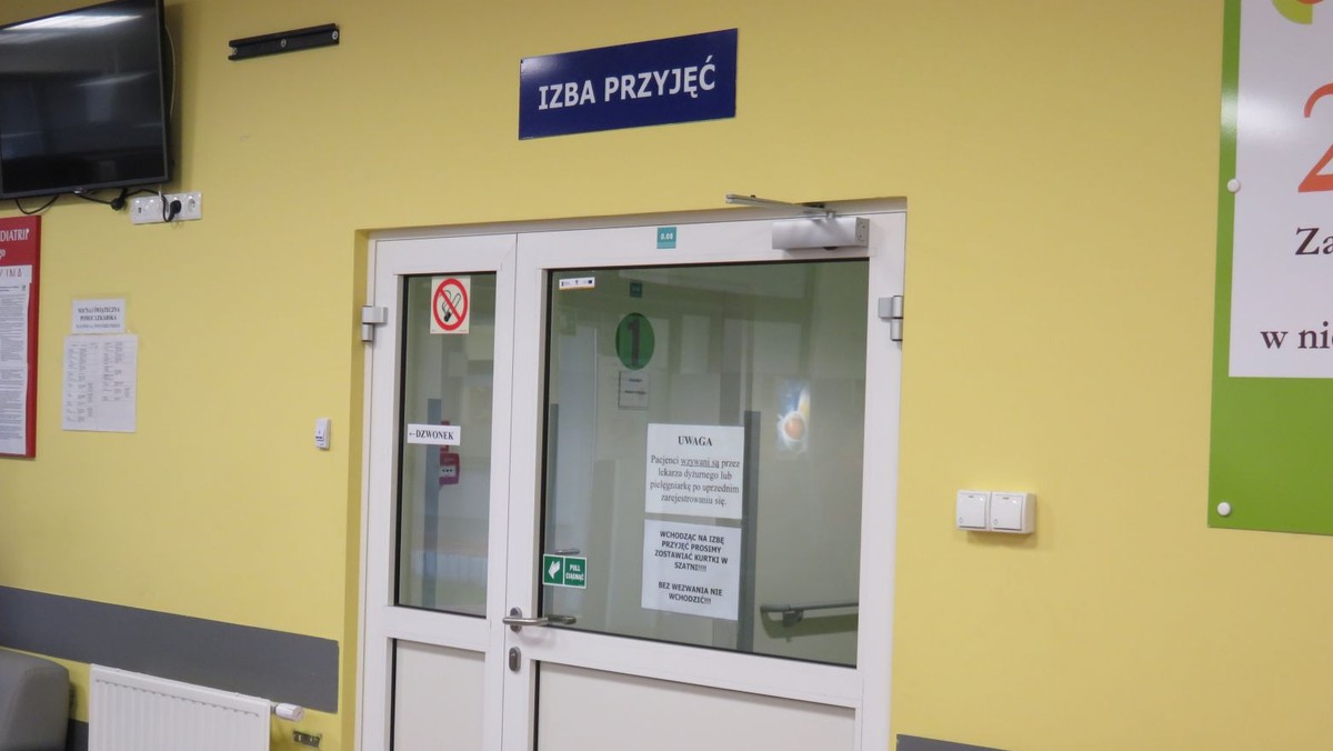 Trójka nastolatków, którzy spożyli nieznaną substancję psychoaktywną trafiła w weekend na oddziały pediatryczne Wojewódzkiego Szpitala Zespolonego w Kielcach. Nieletni pacjenci mieli zaburzenia świadomości, omamy wzrokowe i słuchowe. Byli na tyle agresywni, że trzeba było wzywać dodatkowy personel.