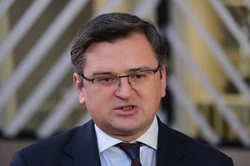 Negocjacje Ukrainy z Rosją. Kułeba: Sytuacja w Mariupolu może stać się czerwoną linią