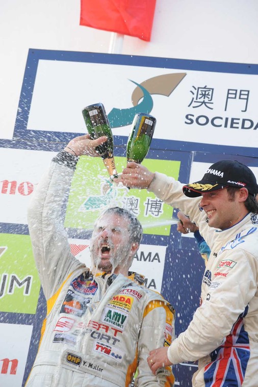 Yvan Muller na podium