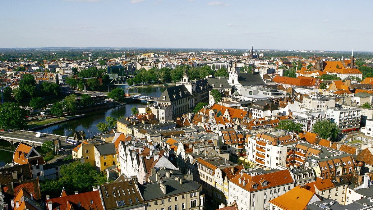 Wcześniej niż zwykle rozpoczęło się malowanie wrocławskich ulic. Zarząd Dróg i Utrzymania Miasta musi zdążyć przed EURO 2012.