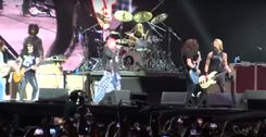 Foo Fighters razem z Guns N' Roses na scenie. Zobacz jak wspólnie wykonali 'It's So Easy'