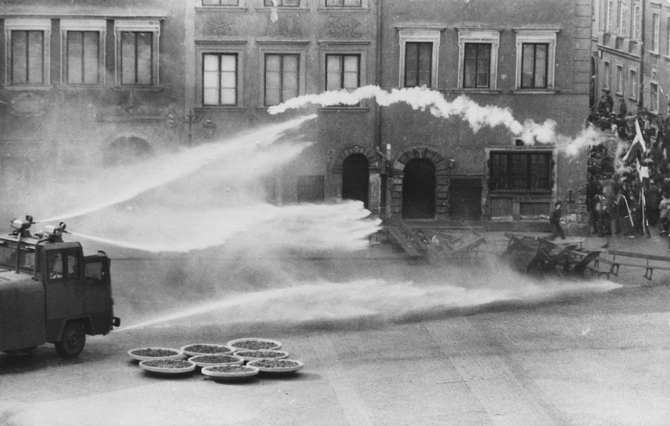 Warszawa, Rozruchy na Starym Mieście w rocznicę podpisania porozumień sierpniowych z 1980 r.