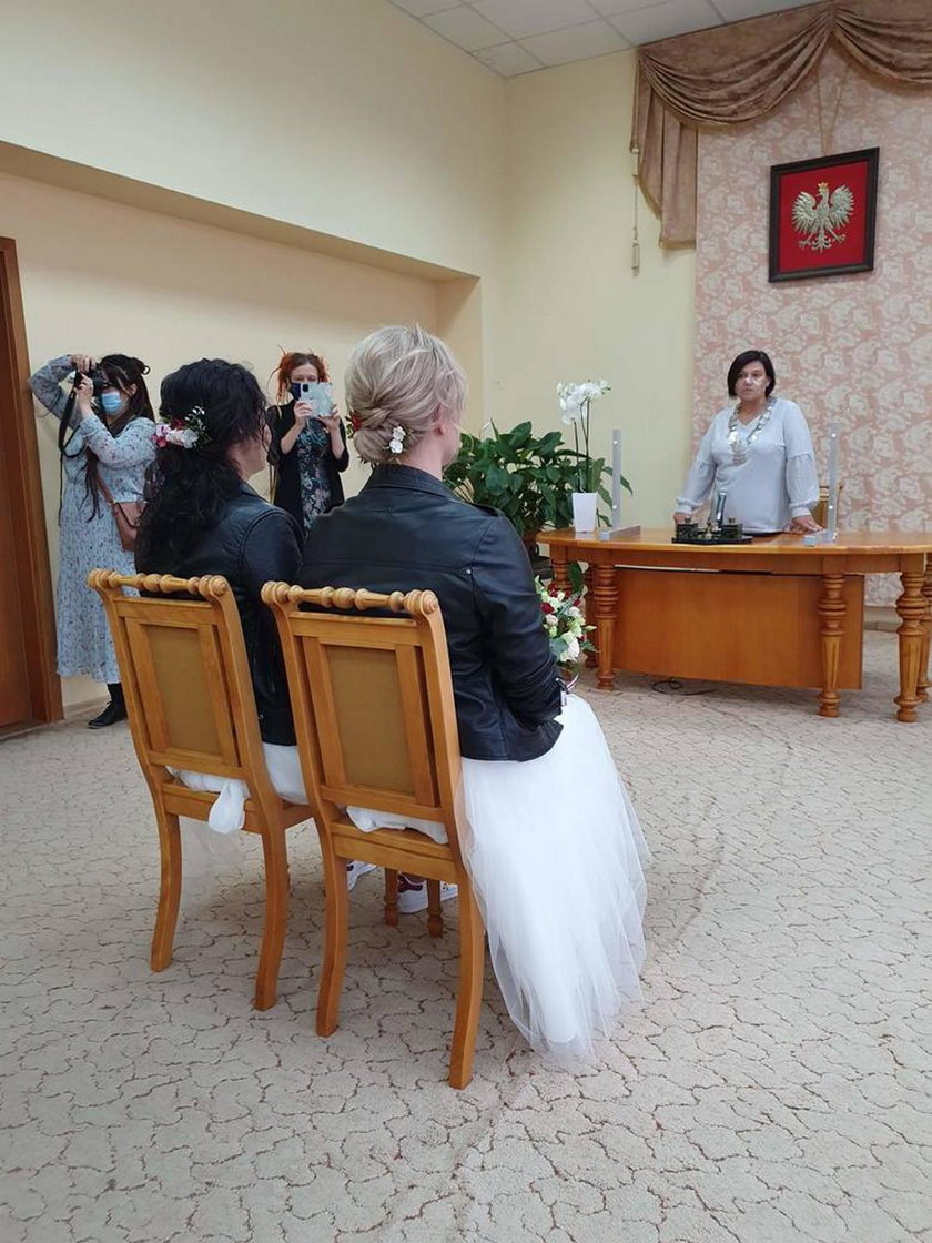 Dwie kobiety wzięły ślub. Niecodzienna ceremonia w Urzędzie Stanu Cywilnego w Łodzi