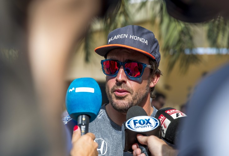 Fernando Alonso zabrał do Bahrajnu swoją piękną dziewczynę
