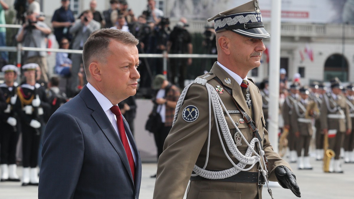 Szef MON Mariusz Błaszczak i szef Sztabu Generalnego Wojska Polskiego gen. Rajmund Andrzejczak