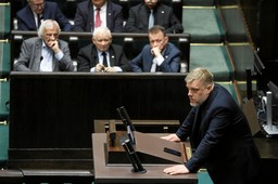 Wybory prezydenckie 2025. "Wam się nie chciało nawet pracować. To jest pana dzieło, panie premierze". Zandberg atakuje rząd Tuska [RELACJA NA ŻYWO Z SEJMU]