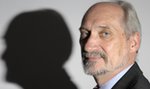 Macierewicz na konferencji z księdzem oskarżonym o pedofilię. I jeszcze się tym chwalił!