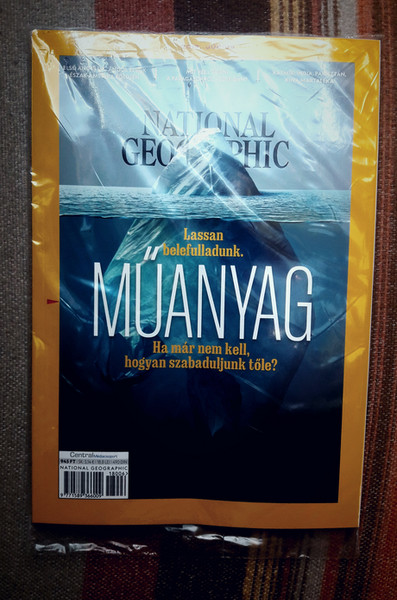 Lábon lőtte magát a National Geographic, ki nem találnátok mibe csomagolták  a magazint, ami a műanyagok ellen kampányol - Noizz