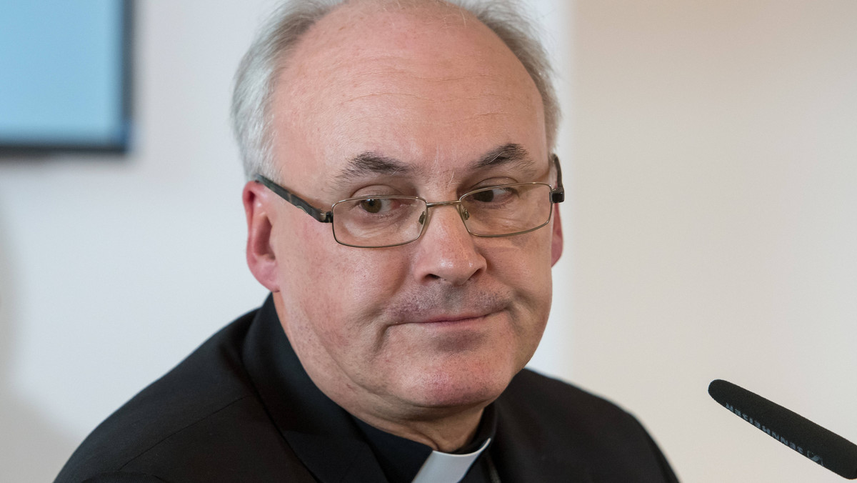 Biskup Rudolf Voderholzer poprosił o przebaczenie byłych członków chóru chłopięcego Domspatzen w Ratyzbonie, którzy padli ofiarą przemocy fizycznej i seksualnej ze strony księży. Kościół katolicki wypłaci im odszkodowania w wysokości od 5 tys. do 20 tys. euro.