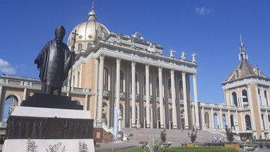 Wizerunek ks. Makulskiego znika z Lichenia. Zmodyfikowano nie tylko pomnik