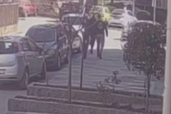 UBILI ČOVEKA, PA IZAŠLI IZ ZGRADE KAO DA SE NIŠTA NIJE DESILO Snimak sa nadzorne kamere u Čačku otkrio JEZIV detalj (VIDEO)