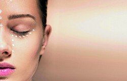 Skuteczny sposób na dłuższe, grubsze i ciemniejsze rzęsy. W aptece kosztuje 10 zł