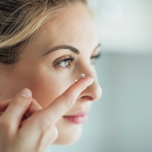 Nyáron megnő a kontaktlencse miatti fertőzés kockázata - így védheti meg szemét