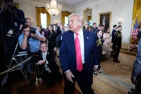 Dziesięć dni, które wstrząsnęły Trumpem. Tak źle dawno nie było