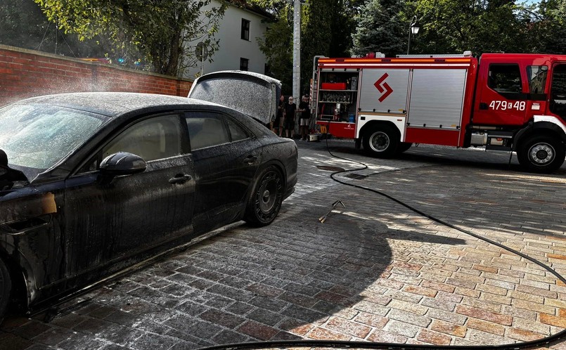 Bentley Flying Spur W12 Mansory - pożar na terenie Sanktuarium Matki Bożej Pani Myślenickiej