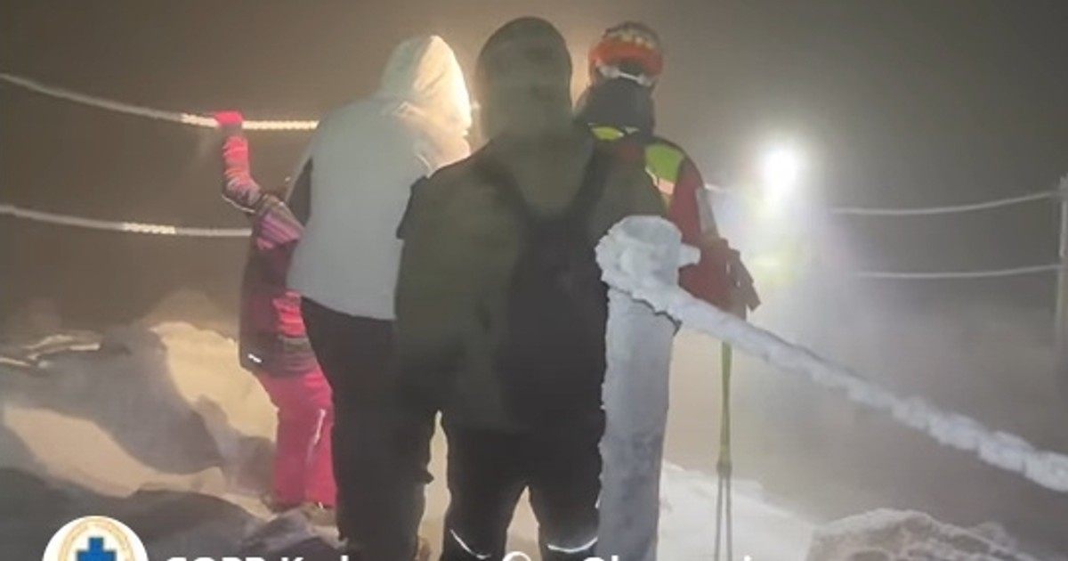 Rodzina z 9-letnim dzieckiem utknęła na Śnieżce. Z minuty na minutę sytuacja robiła się dramatyczna