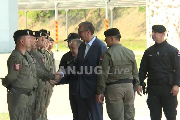 Vučić na pokaznoj vežbi Žandarmerije u Lipovici (VIDEO)