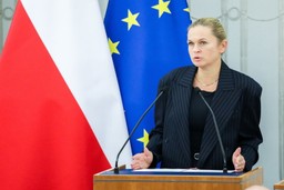 Opakowanie alkoholu nie może udawać produktu dla dzieci. Nowacka chce zmiany w przepisach