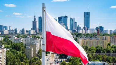 gus: płace rosną szybciej od prognoz. przemysł i budownictwo na plus,