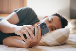 FOMO paraliżuje. Jak przestać być zakładnikiem mediów społecznościowych [ROZMOWA]