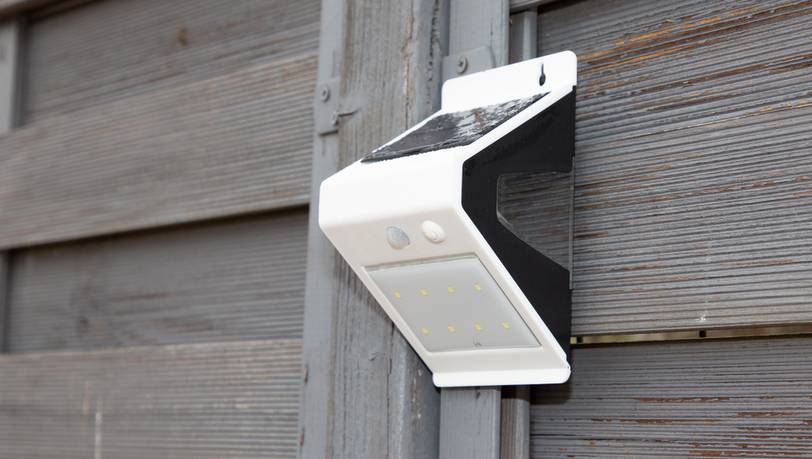 Funkbewegungsmelder mit LED und Außenlampe im Vergleich: Sicher in Haus und Garten