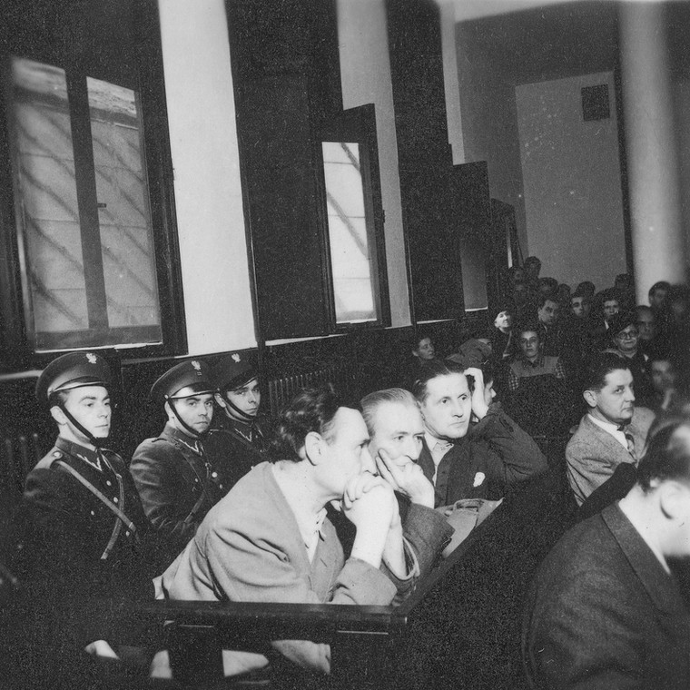 Proces aktorów antypolskiego filmu "Heimkehr" (1948). Ława oskarżonych: Michał Pluciński, Julian Łuszczewski, Stefan Golczewski, Wanda Szczepańska