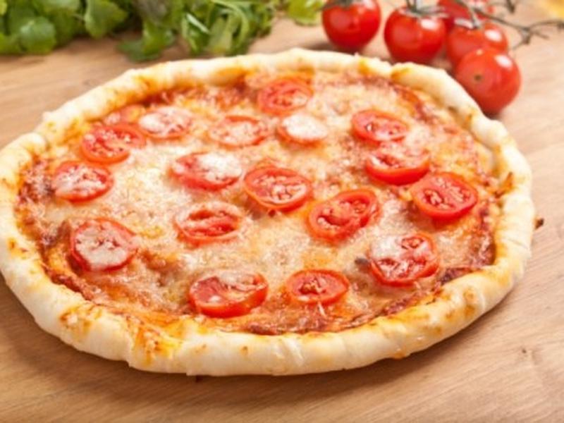 Domowa pizza bez drożdży - przepis na pizzę bez drożdży