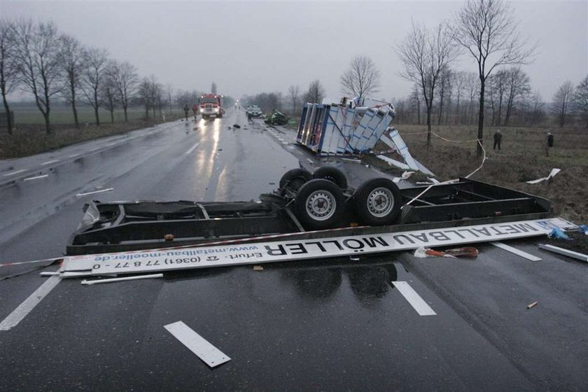 Tir zmiażdżył trzy koleżanki