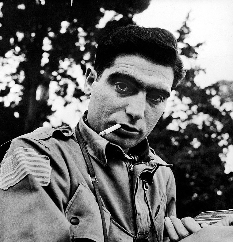 ROBERT CAPA - zdjęcia w GettyImages