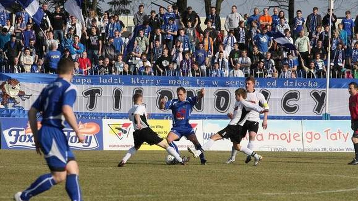 Wszystkie gorzowskie kluby piłkarskie i żużlowa Stal mają wkrótce zdecydowanie więcej płacić za korzystanie z miejskich obiektów sportowych. Dyrektor OSiR mówi, że taka jest konieczność. Prezesi stowarzyszeń boją się nowych obciążeń.