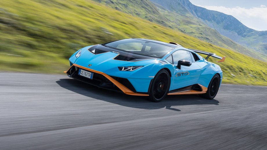 Lamborghini Huracán w wersji STO produkowany jest od 2020 roku, a napędzany jest tym samym 640-konnym wolnossącym silnikiem V10, który został wykorzystany w starszej wersji Performante od 2017 roku. | Fot. Materiał Partnera