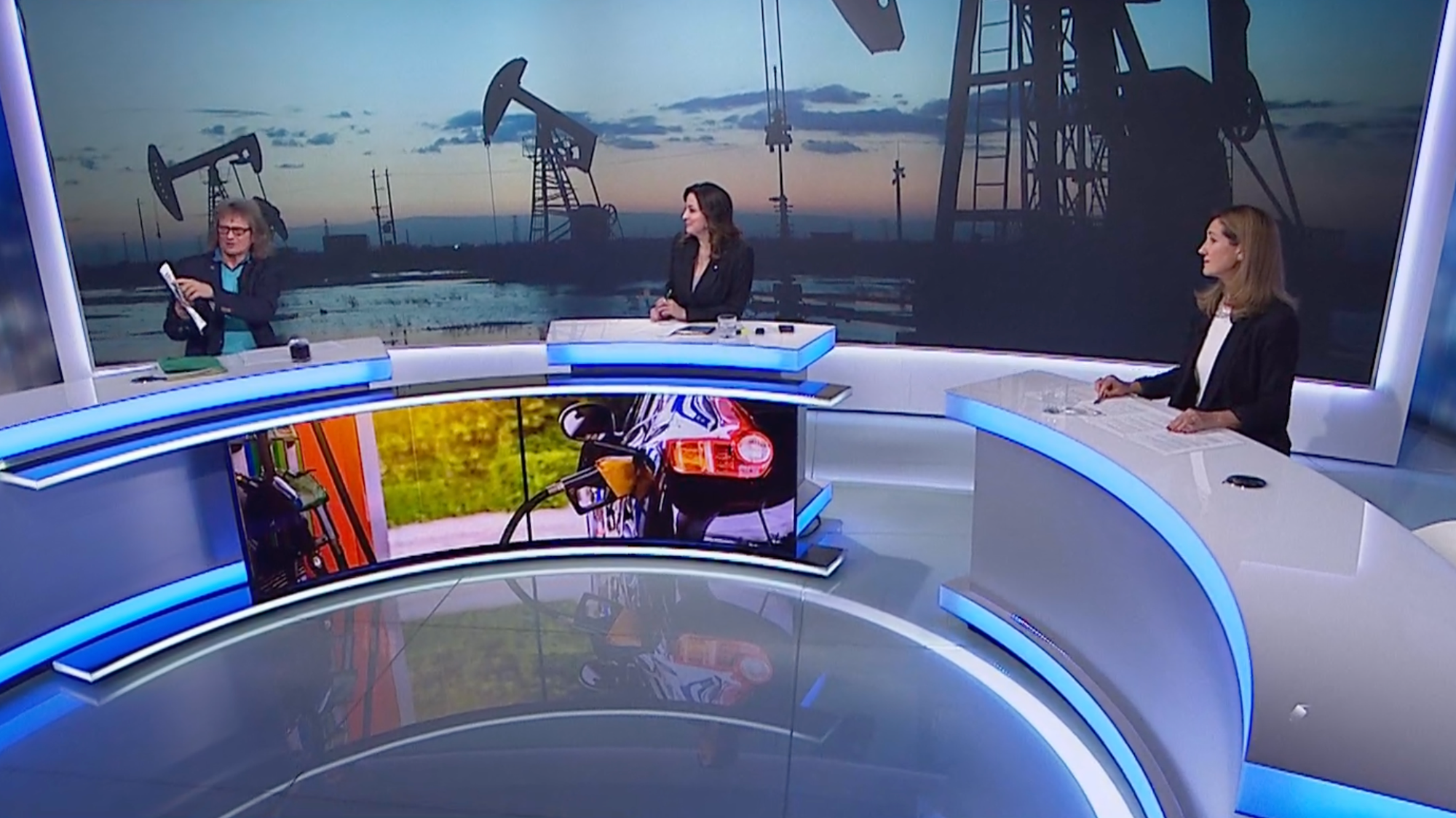 Debata na ČT24 medzi Miroslavom Ševčíkom a Gabrielou Svárovskou. 