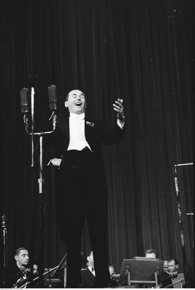 Recital Jana Kiepury z towarzyszeniem Polskiej Orkiestry Radiowej w Sali Kongresowej w Warszawie w 1958 r.