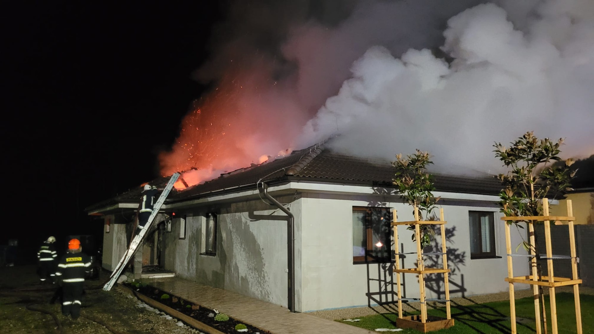 Požiar rodinného domu v obci Baka