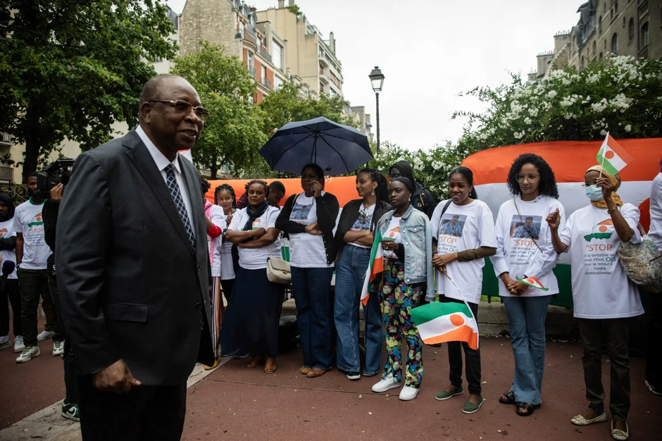 Premijer Nigera Ahmudu Mahamadu na skupu podrške svgnutom predsedniku u Parizu 5. avgusta