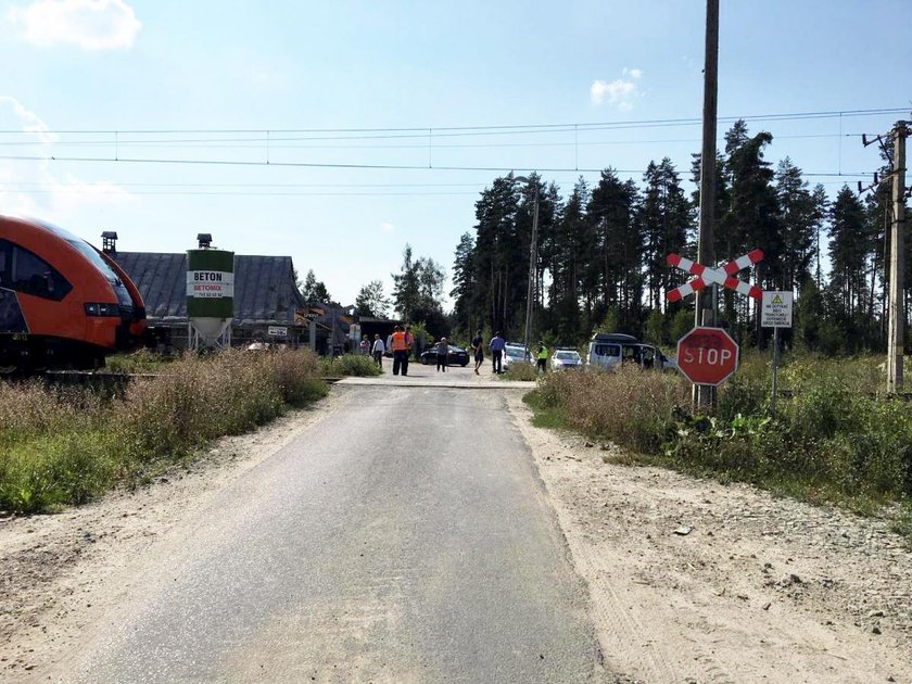 Pociąg staranował auto z kursantką. Wstrząsające nagranie