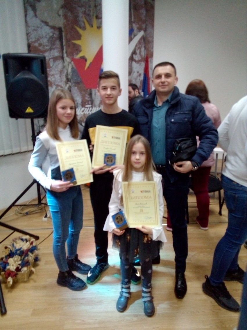 Dejan sa omladincima iz kluba 