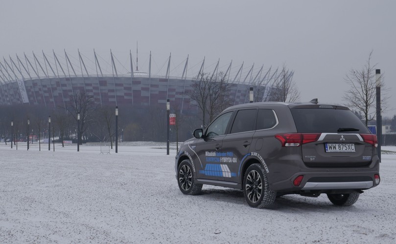 Mitsubishi Outlander PHEV 2016