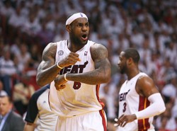 Liga NBA: Heat wygrali po dogrywce. James trafił w ostatniej sekundzie