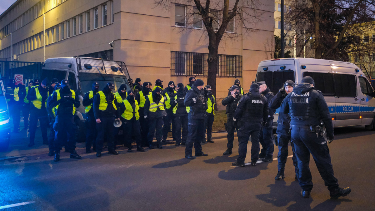 Tak pracują policyjni stażyści. Z powodu braku toalet "zdarzały się ekscesy"