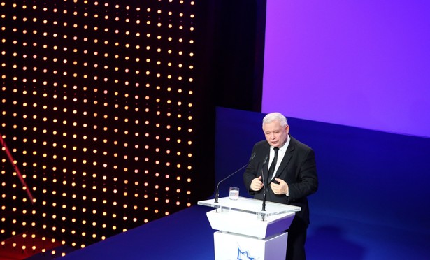 Pod koniec października prezes PiS Jarosław Kaczyński zdecydował o odwołaniu dotychczasowych szefów partyjnych struktur w kilku okręgach - m.in. nowosądeckim, toruńskim, łódzkim i opolskim; podzielony zostały okręg wrocławski