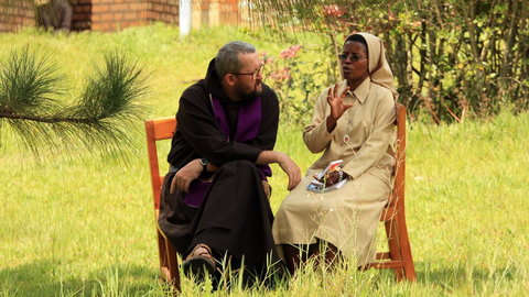 Karmelita z Rwandy: odkryjmy świadków miłości heroicznej, którzy byli światłem w mrokach ludobójstwa - Vatican News