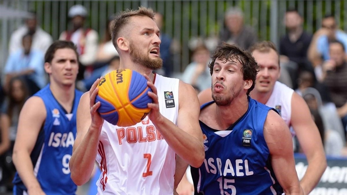 Międzynarodowa Federacja Koszykówki (FIBA) mocno inwestuje w promocję koszykówki 3x3, która najprawdopodobniej od igrzysk olimpijskich w Tokio w 2020 roku stanie się dyscypliną olimpijską. Nasza kadra w sobotę zapewniła sobie historyczny awans do mistrzostw Europy, zajmując czwarte miejsce w turnieju kwalifikacyjnym. Polscy koszykarze czują jednak niedosyt.