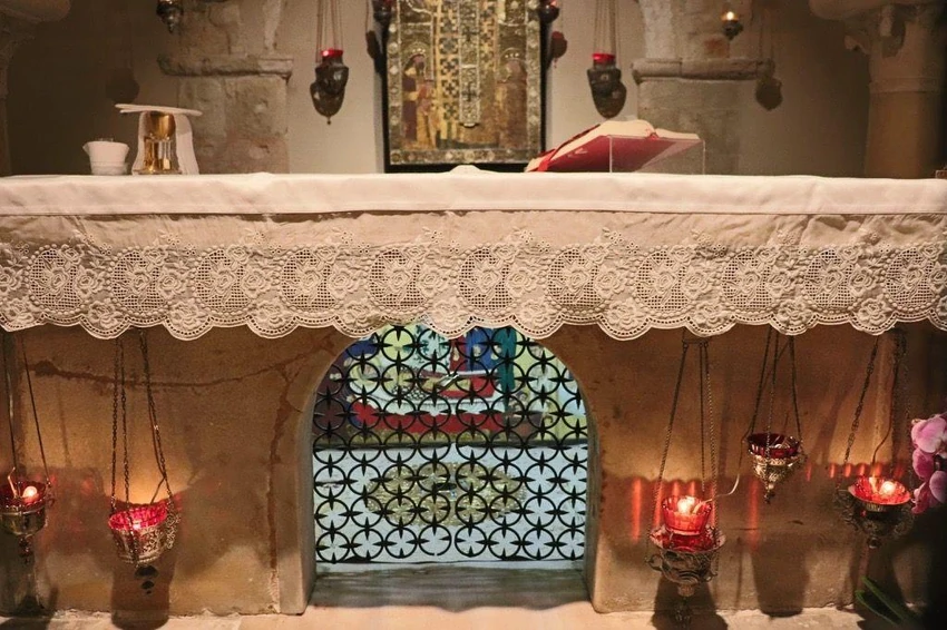 Mošti Svetog Nikole se čuvaju u kripti crkve u Bariju | Foto: Dejan Vujić