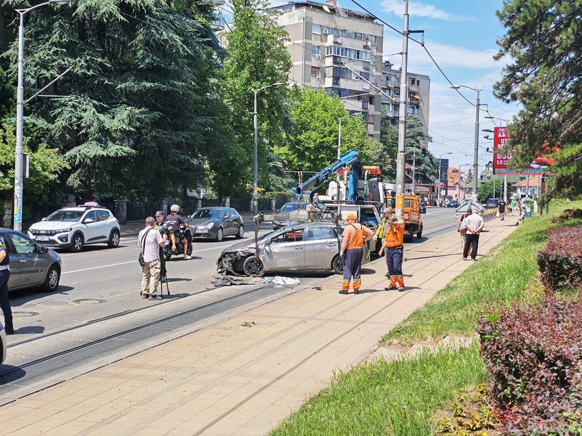 Prevrnut automobil u Požeškoj kod Doma zdravlja