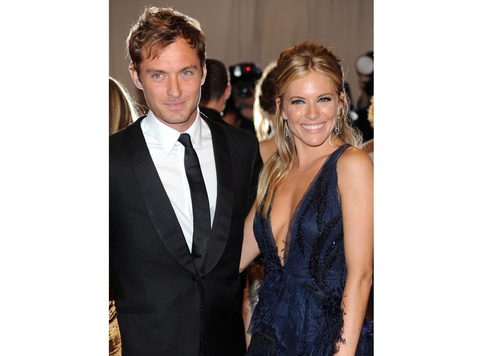 Jude Law zdradził piękną Siennę Miller z opiekunką ich dzieci